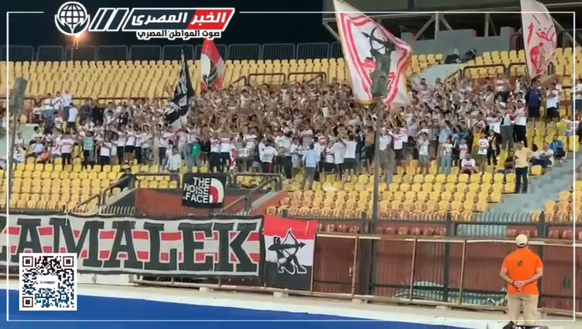 هتافات جماهير الزمالك للاعب اليد محمد عدلان خلال مباراة الداخلية في الدوري